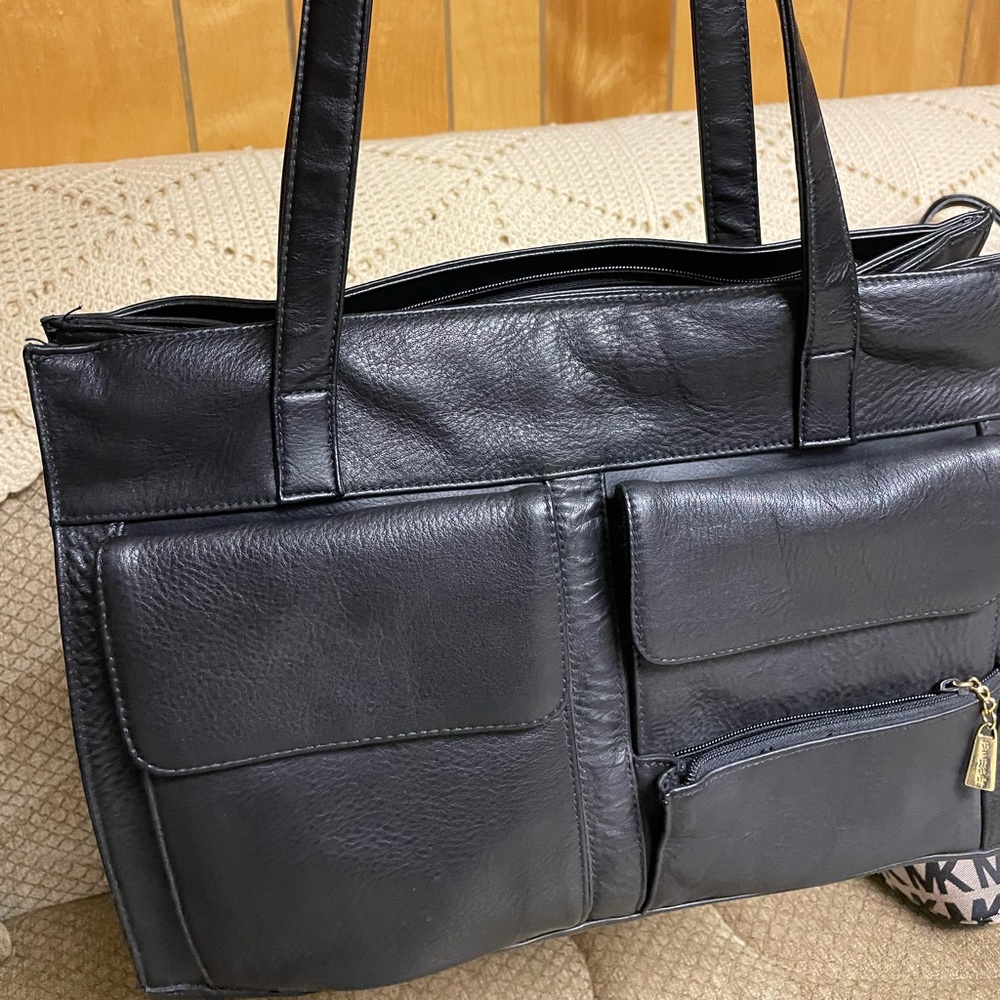 Jeanne Benet Shoulder Bag